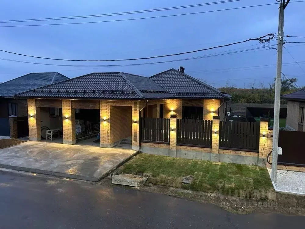 Дом в Оренбургская область, Оренбург ул. Маяковского, 1 (200 м) - Фото 1