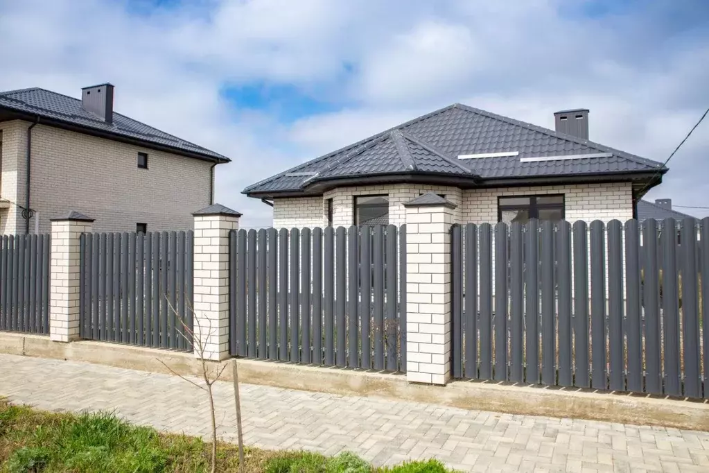 Дом в Краснодарский край, Темрюк пер. Цветочный (80 м) - Фото 1