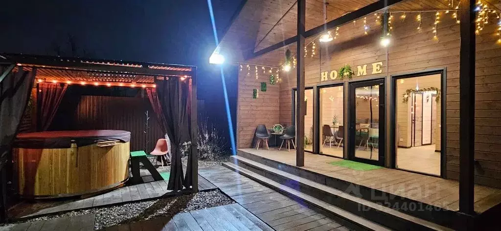 Дом в Оренбургская область, Оренбург Набережная ул., 3 (50 м) - Фото 1