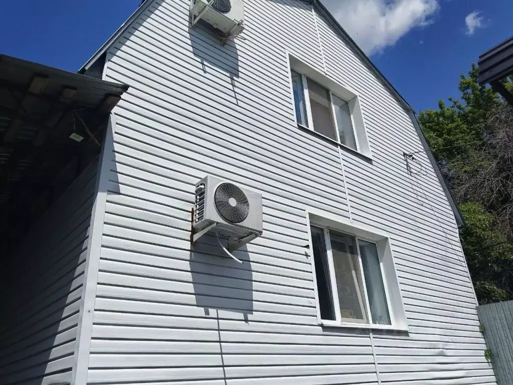 Дом в Саратовская область, Саратов ул. Имени В.А. Рогожина, 8Б (174 м) - Фото 0