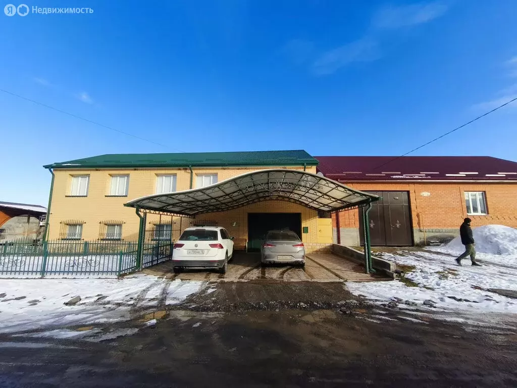 Дом в Алагир, улица Куйбышева, 24 (227 м) - Фото 1