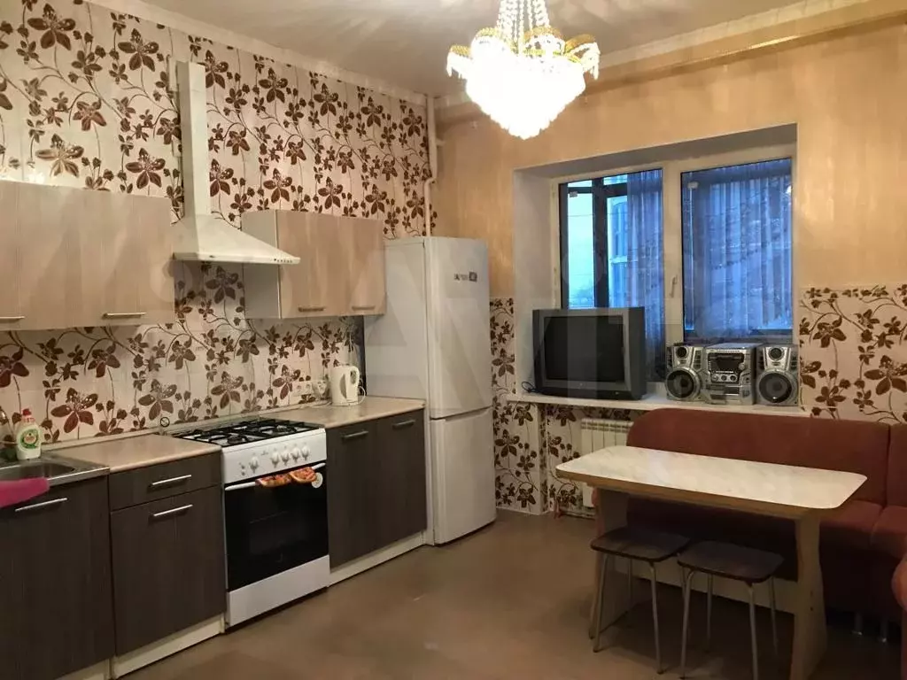 1-к. квартира, 60 м, 1/5 эт. - Фото 1