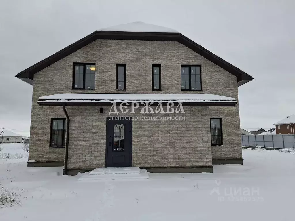 Дом в Белгородская область, Старый Оскол ул. Бархатная (194 м) - Фото 1