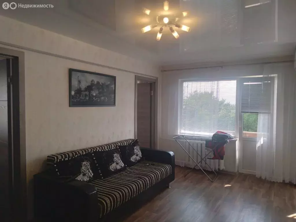 3-комнатная квартира: Волгоград, улица Маршала Ерёменко, 114 (50 м) - Фото 1