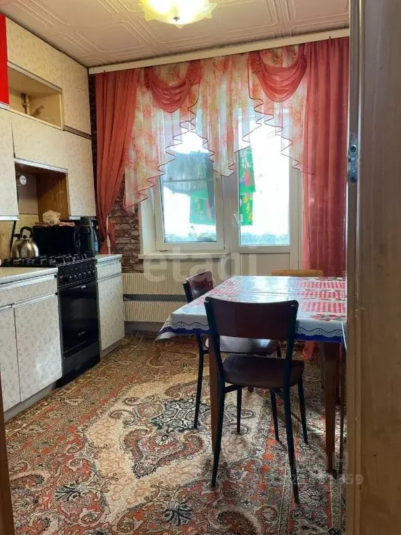 3-к кв. Псковская область, Печоры Индустриальная ул., 2 (67.0 м) - Фото 1