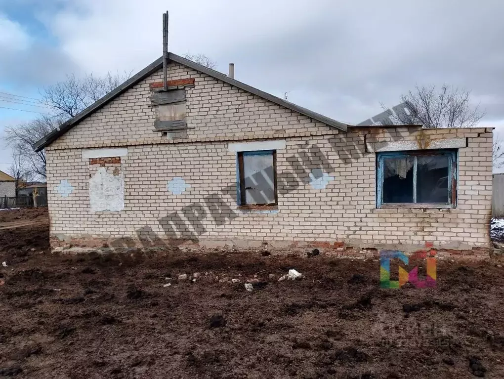 Дом в Калмыкия, Малодербетовский район, пос. Хонч Нур ул. Братьев ... - Фото 1