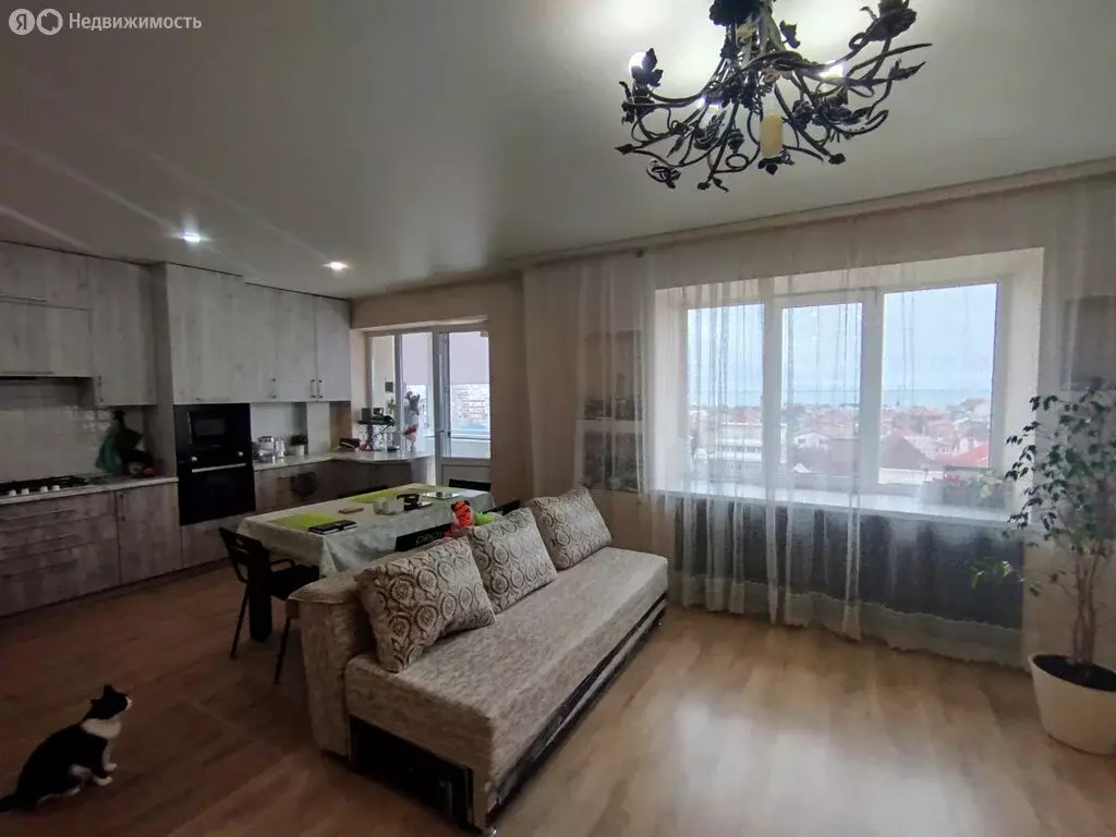 3-комнатная квартира: Ейск, улица Свободы, 38/2 (140 м) - Фото 1