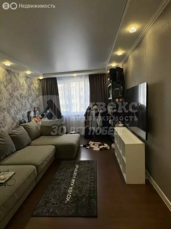 3-комнатная квартира: Тюмень, улица Мельникайте, 128 (67.5 м) - Фото 1