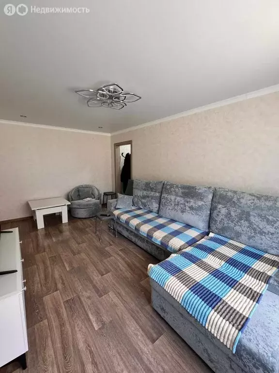 4-комнатная квартира: Альметьевск, улица Пушкина, 31 (61.5 м) - Фото 1