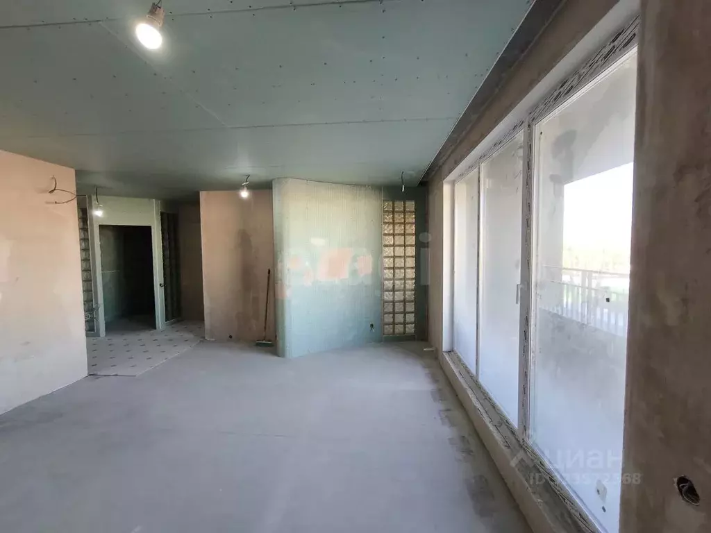 2-к кв. Тюменская область, Тюмень ул. Александра Звягина, 10 (74.5 м) - Фото 1