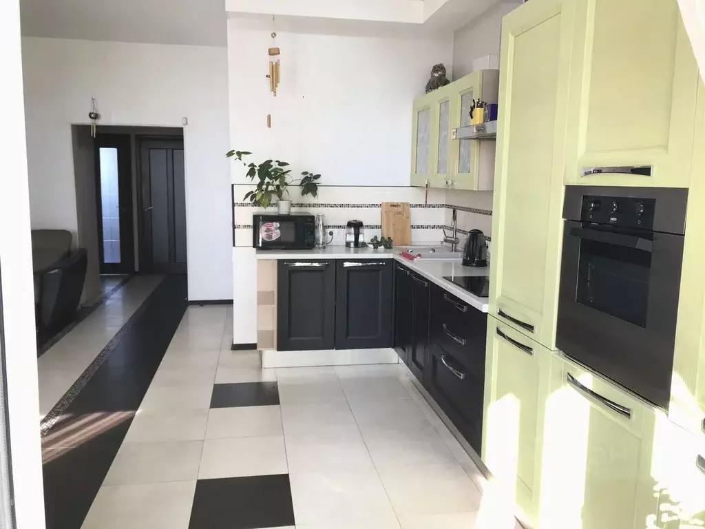 3-к кв. Иркутская область, Иркутск ул. Лермонтова, 81/8 (73.6 м) - Фото 1