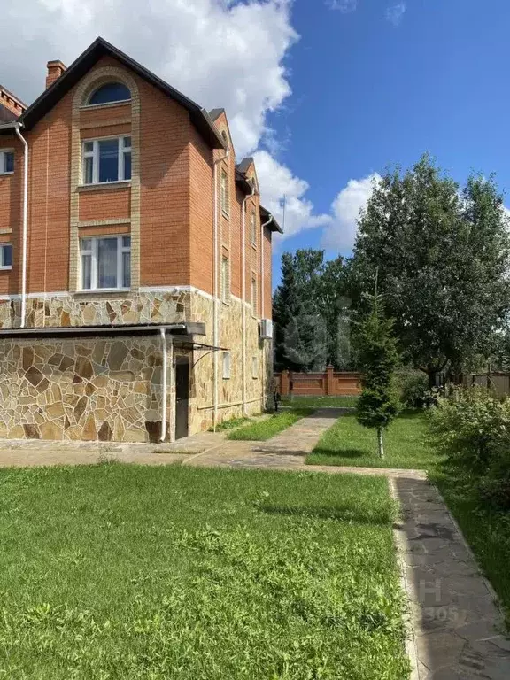 Дом в Тюменская область, Тюмень Урожайная ул. (398 м) - Фото 1