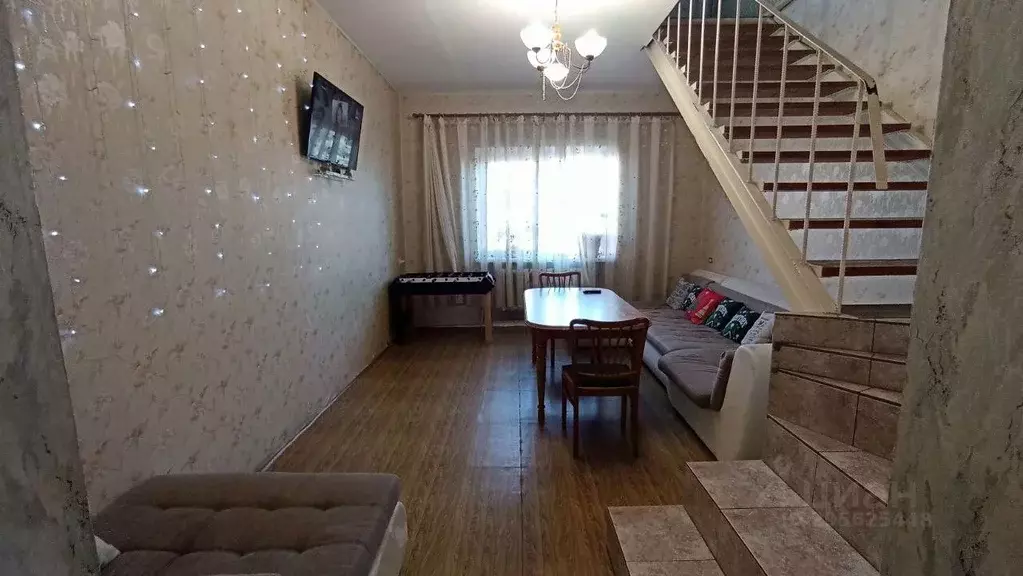 Дом в Волгоградская область, Волгоград ул. Зевина, 1/5 (240 м) - Фото 0