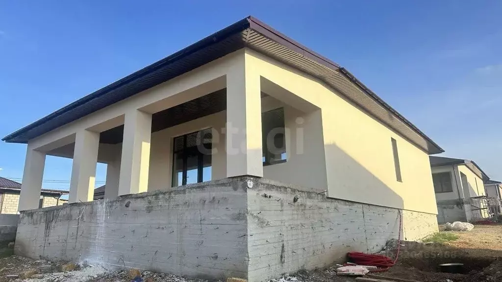 Дом в Крым, Симферопольский район, с. Мирное  (100 м) - Фото 0