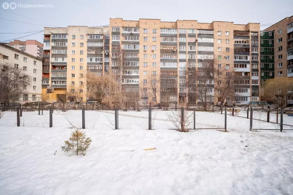 3-комнатная квартира: Екатеринбург, улица Сулимова, 47 (62.8 м) - Фото 1