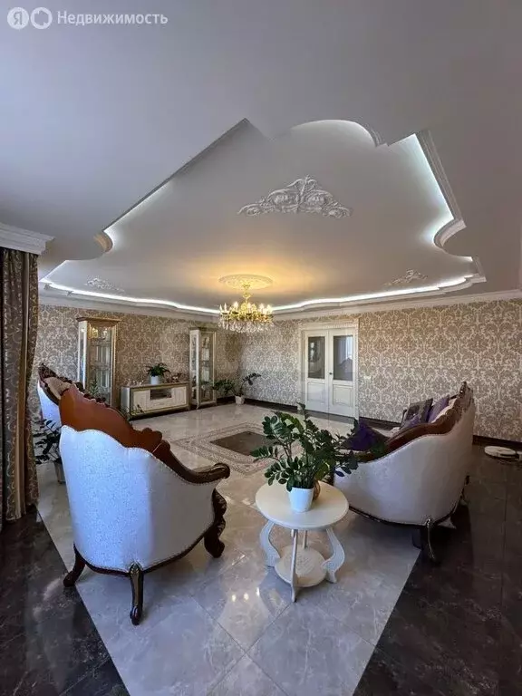 4-комнатная квартира: Владикавказ, Московское шоссе, 3Ж (236 м) - Фото 1