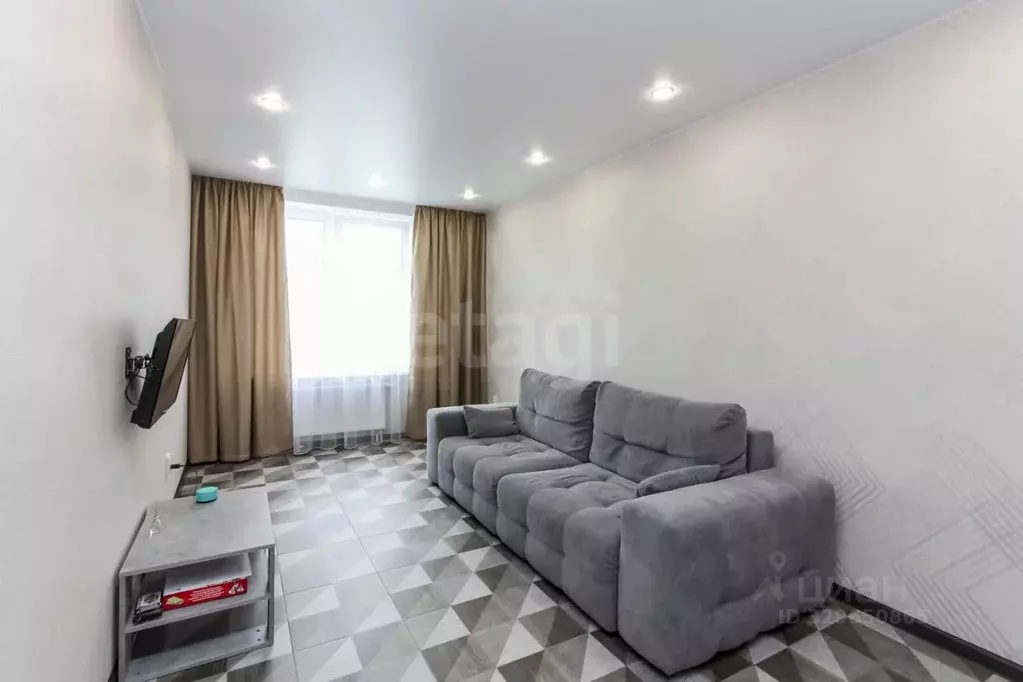 2-к кв. Тюменская область, Тюмень ул. Ветеранов Труда, 9Ак2 (63.3 м) - Фото 1