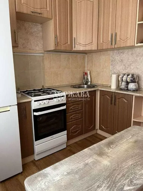 2-к кв. Белгородская область, Старый Оскол Интернациональный мкр, 42 ... - Фото 1