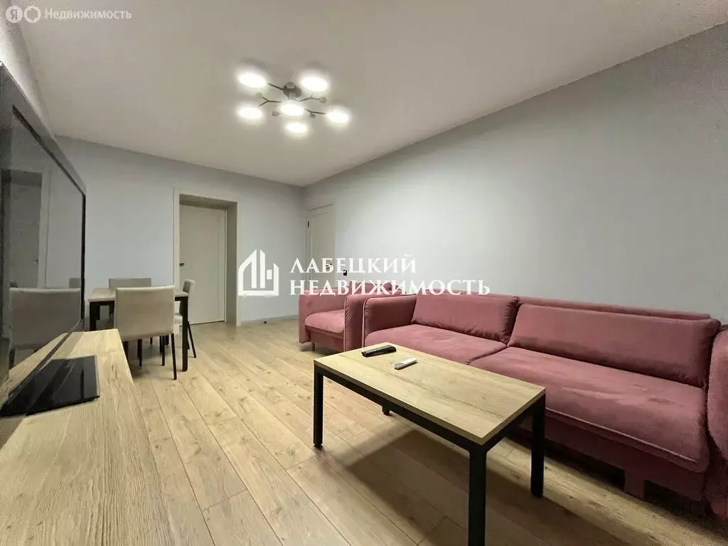 3-комнатная квартира: Казань, улица Серова, 35 (56.3 м) - Фото 0