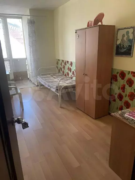 Комната 18 м в 5-к., 2/4 эт. - Фото 1