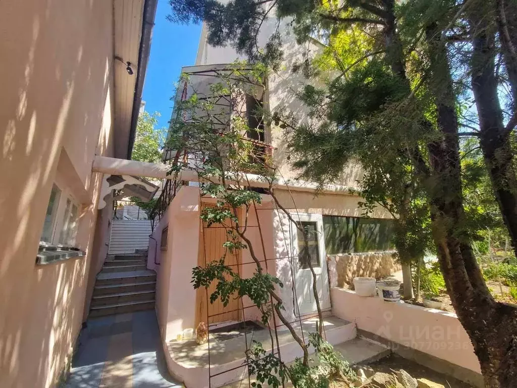 Дом в Крым, Алушта муниципальный округ, с. Рыбачье ул. Лучистая (305 ... - Фото 0