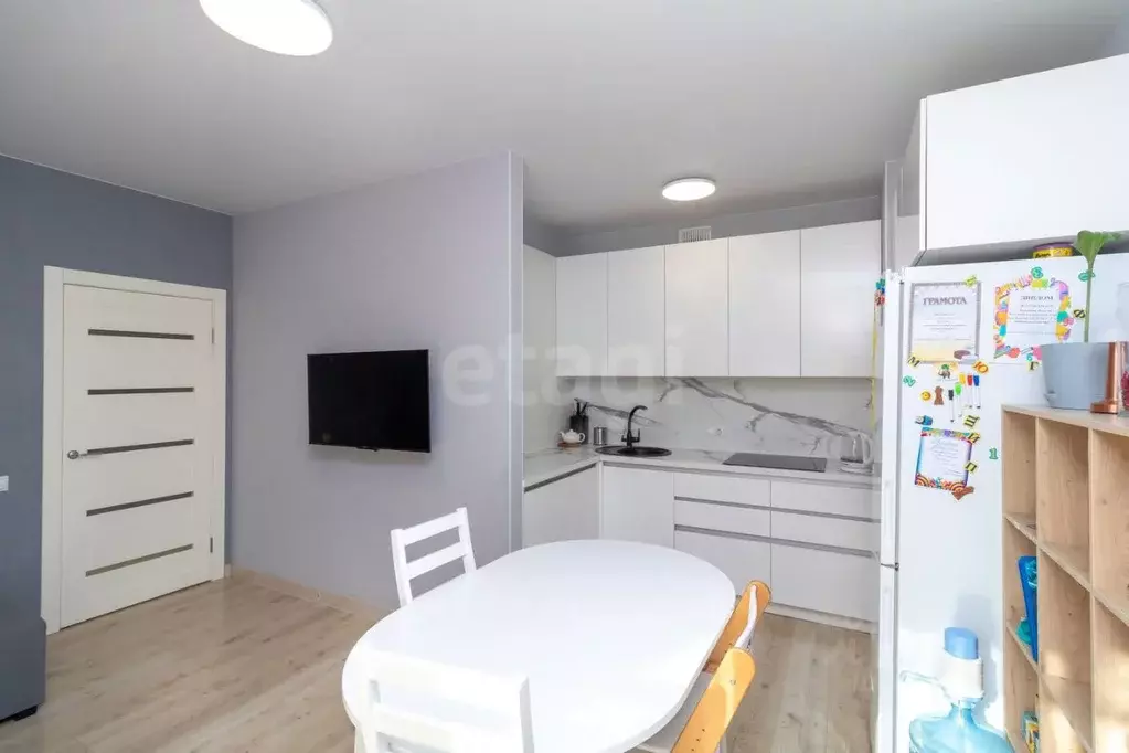 1-к кв. Тюменская область, Тюмень ул. Пожарных и Спасателей, 5 (46.0 ... - Фото 1