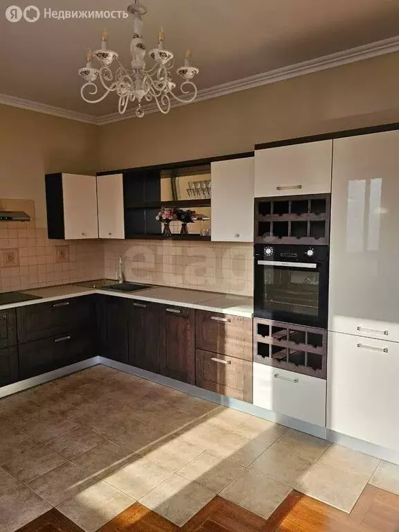 4-комнатная квартира: Тюмень, улица Дзержинского, 69 (200.9 м) - Фото 1