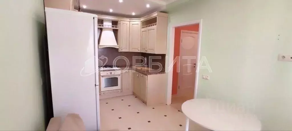 3-к кв. Тюменская область, Тюмень ул. Академика Сахарова, 42 (80.0 м) - Фото 0