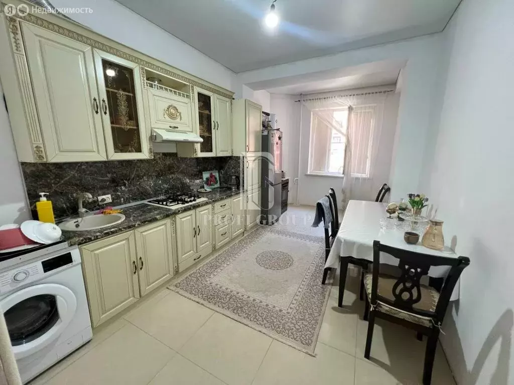 2-комнатная квартира: Махачкала, улица Абдулхамида Юсупова, 75 (75 м) - Фото 1