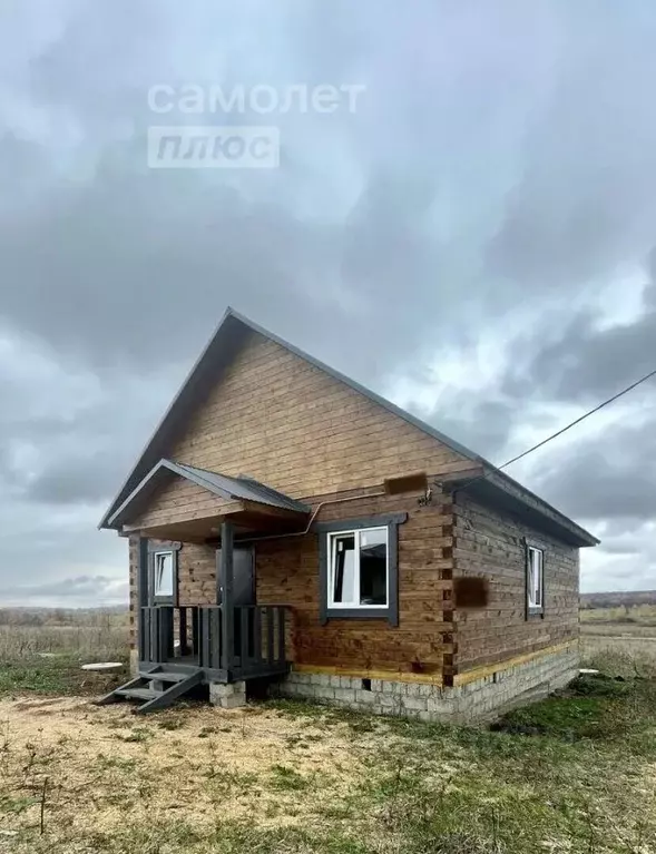 Дом в Башкортостан, Иглинский сельсовет, с. Иглино  (150 м) - Фото 0