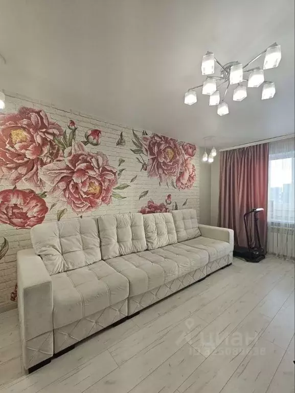 1-к кв. Омская область, Омск ул. Звездова, 103 (45.0 м) - Фото 1