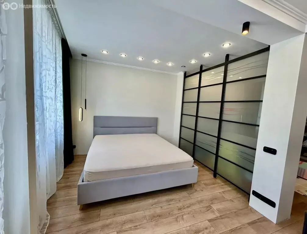 Квартира-студия: Тюмень, улица 8 Марта, 2/13 (162.8 м) - Фото 1