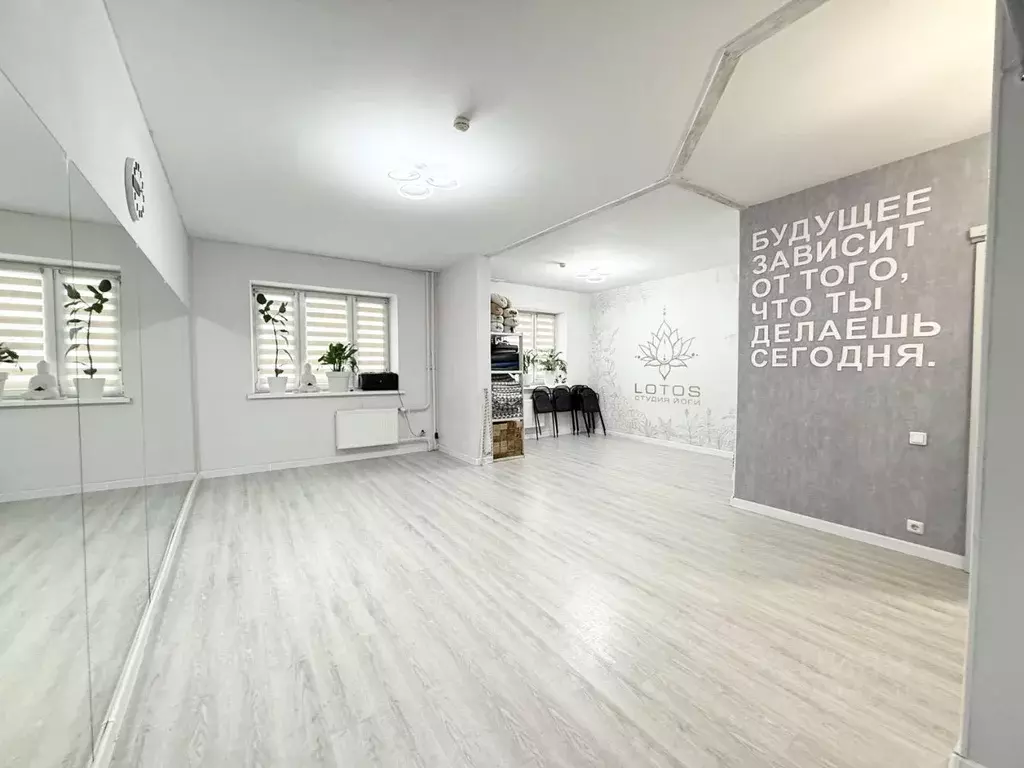 Помещение свободного назначения в Санкт-Петербург пос. Парголово, ул. ... - Фото 1