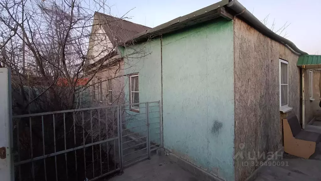 Дом в Астраханская область, Астрахань ул. Безжонова, 151 (71 м) - Фото 2