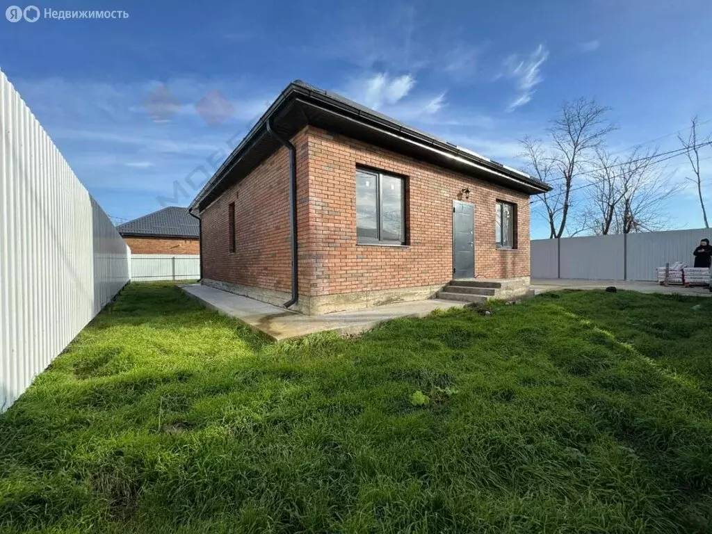 Дом в село Красносельское, улица Пушкина, 42 (100 м) - Фото 1
