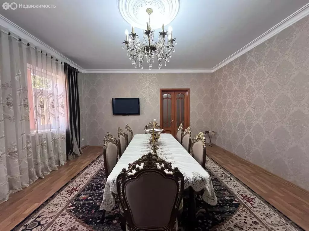 Дом в Дербент, улица имени Надыра Эмиргамзаева, 42В (240 м) - Фото 1