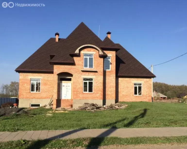 Дом в село Таврово, микрорайон Таврово-9 (250 м) - Фото 1