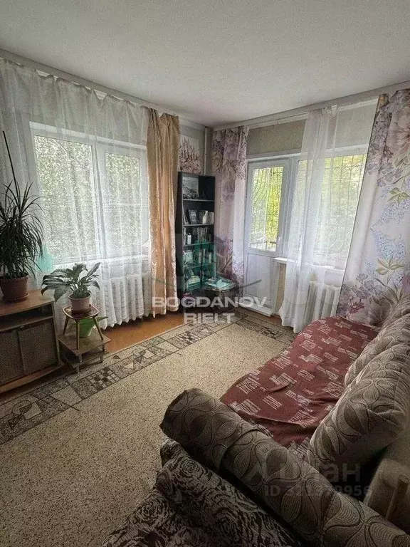 1-к кв. Омская область, Омск просп. Космический, 65 (31.0 м) - Фото 0