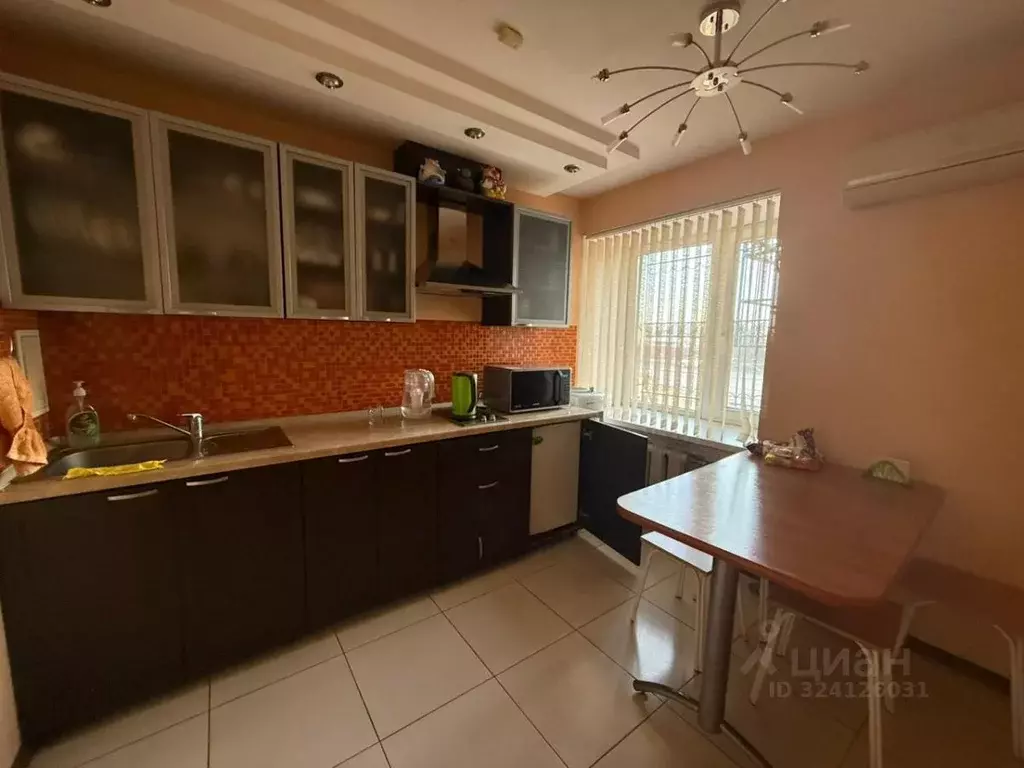 4-к кв. Омская область, Омск ул. 10 лет Октября, 147 (119.7 м) - Фото 1