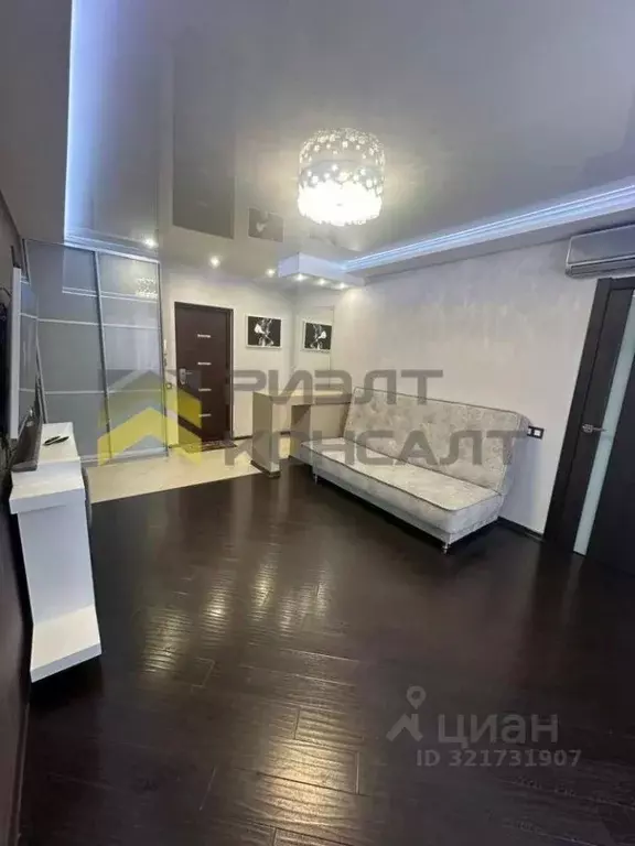 2-к кв. Омская область, Омск просп. Комарова, 5 (53.0 м) - Фото 2