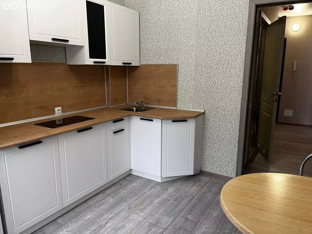 1-комнатная квартира: Омск, улица Б.Г. Шаронова, 25 (33.5 м) - Фото 0