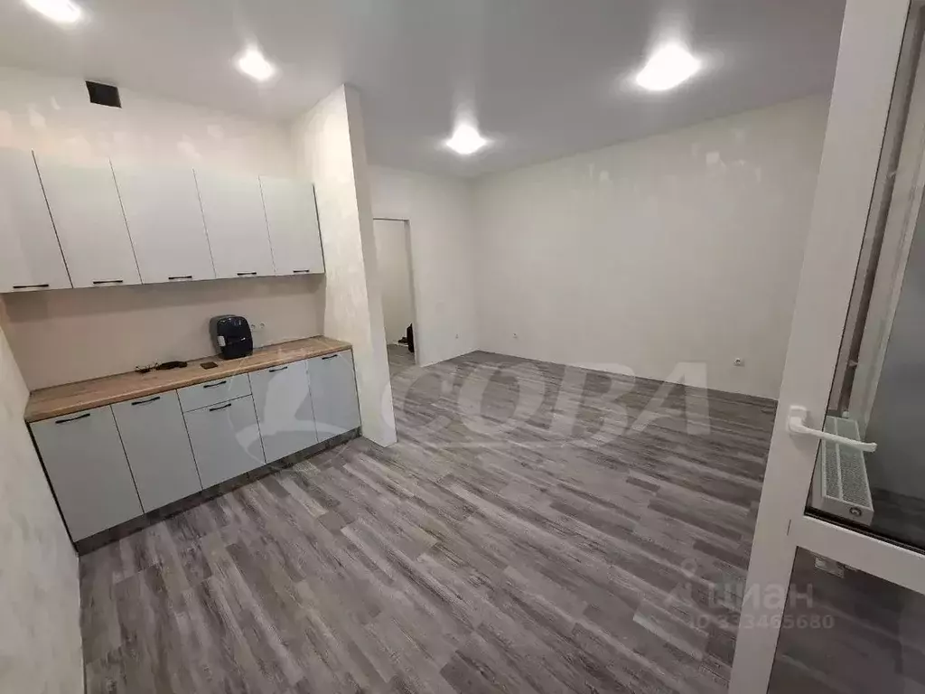 Студия Тюменская область, Тюмень ул. Тимофея Чаркова, 81к2 (29.0 м) - Фото 1