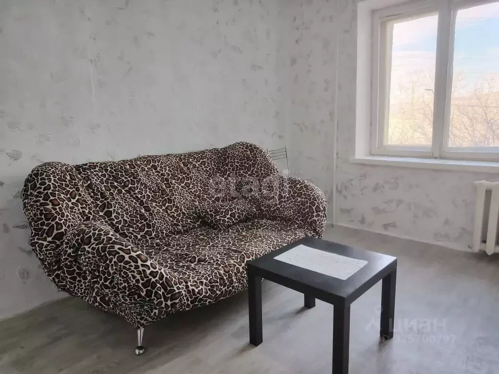 Комната Челябинская область, Миасс ул. Павших Борцов, 2 (13.0 м) - Фото 1