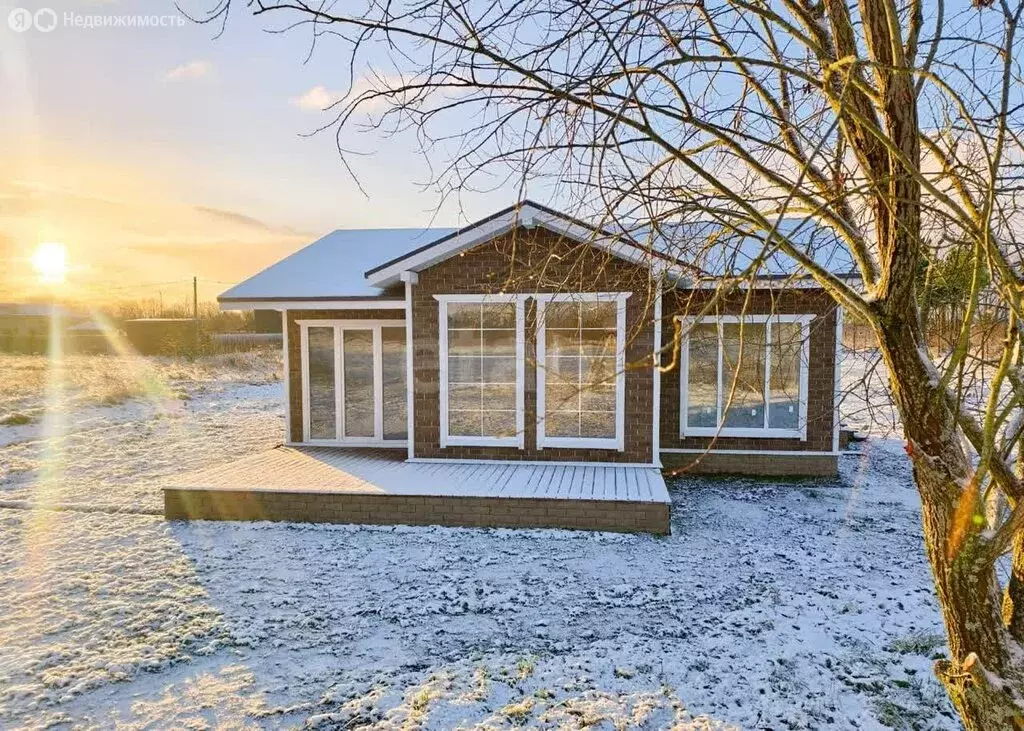 Дом в деревня Куровицы, Майская улица (100 м) - Фото 1