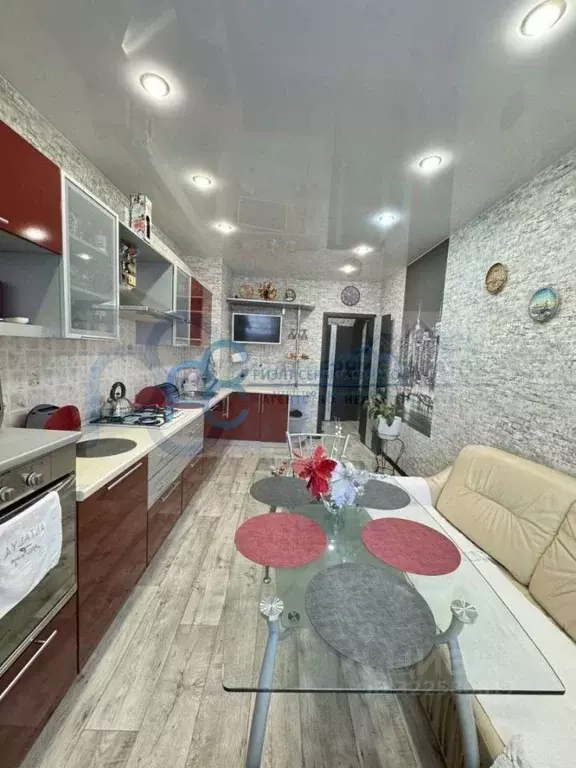 2-к кв. Саратовская область, Энгельс ул. Тельмана, 170 (57.8 м) - Фото 1