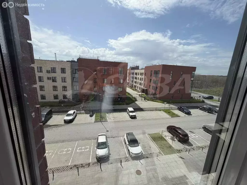 3-комнатная квартира: Тюмень, улица Владислава Крапивина, 6 (96.9 м) - Фото 1
