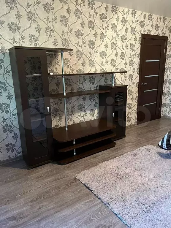 1-к. квартира, 40 м, 1/10 эт. - Фото 1