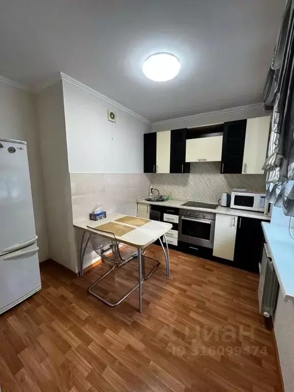 1-к кв. Кемеровская область, Новокузнецк ул. Тольятти, 41 (35.0 м) - Фото 0
