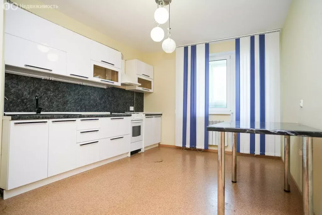 3-комнатная квартира: Казань, улица Виктора Сажинова, 3 (82 м) - Фото 0