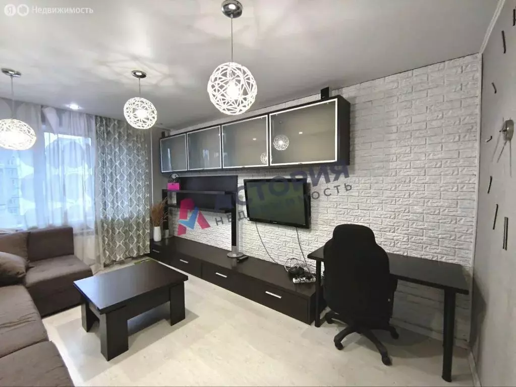 3-комнатная квартира: Тула, улица Революции, 10 (65.2 м) - Фото 1